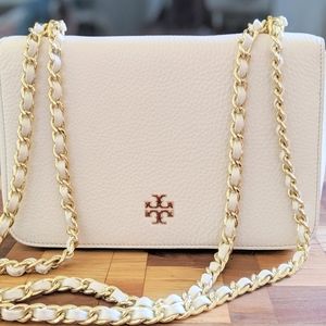 ***White Pursue Tory Burch***